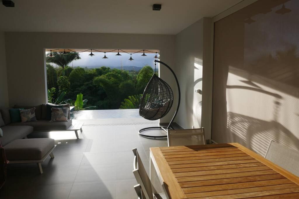 Villa Kumquat Avec Piscine Et Vue Sur Les Montagnes Petit-Bourg Buitenkant foto
